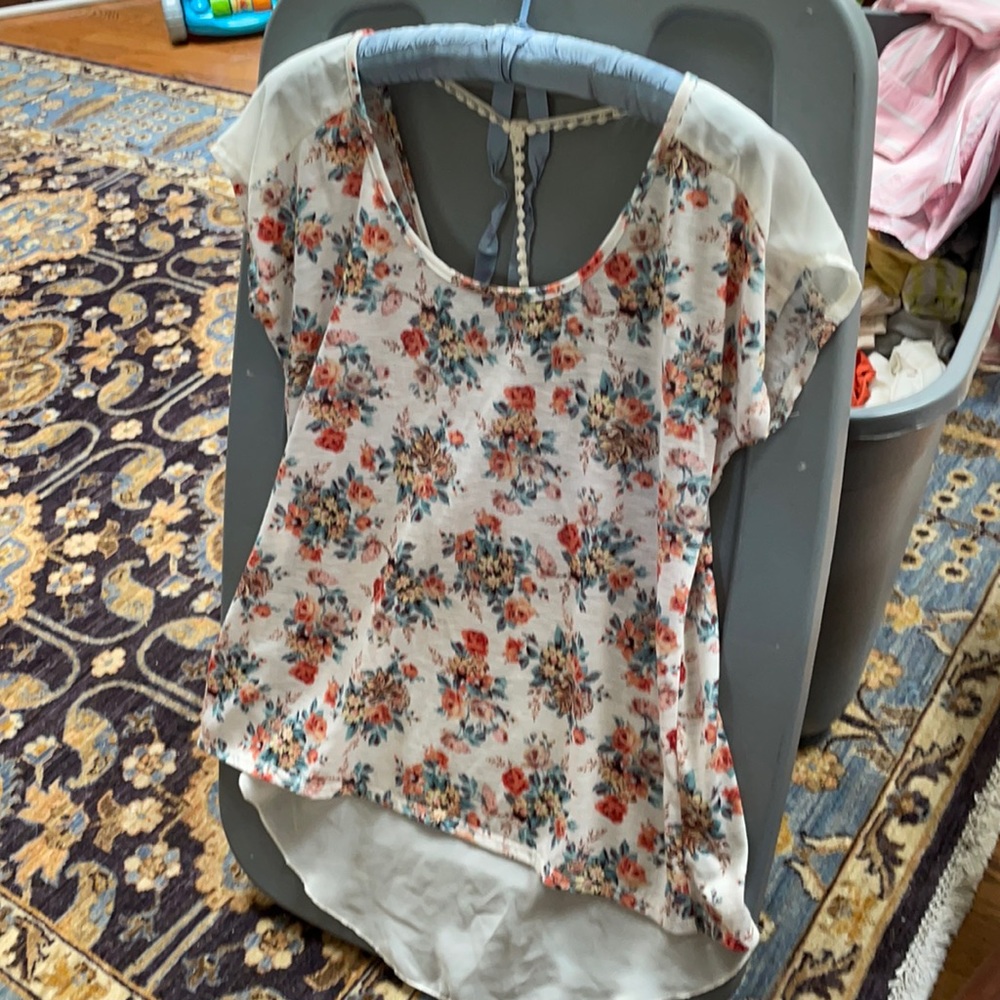 Bella D Top- NWOT, Size M